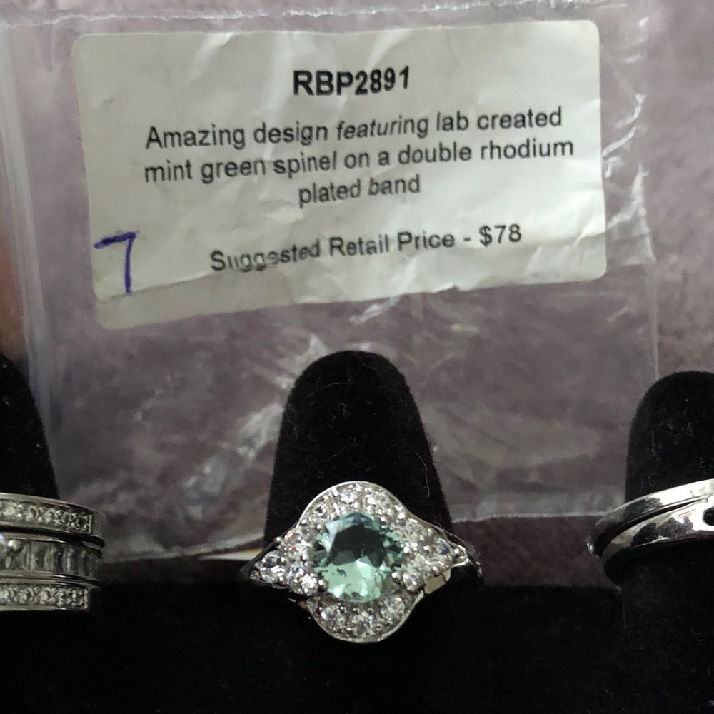 Mint Green Spinel Rhodium Ring Bomb 7